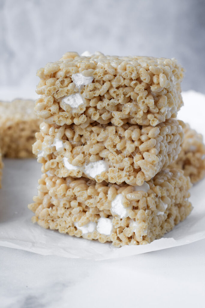 These sweet and crunchy rice crispy treats will take you right back to your childhood. The only difference? This gluten & dairy free version is allergy-friendly.