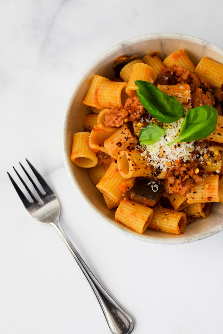This hearty sausage and eggplant pasta recipe is the perfect healthy comfort food. Gluten-free and filled with a variety of Italian flavours and textures, this simple meal is sure to be a hit.
