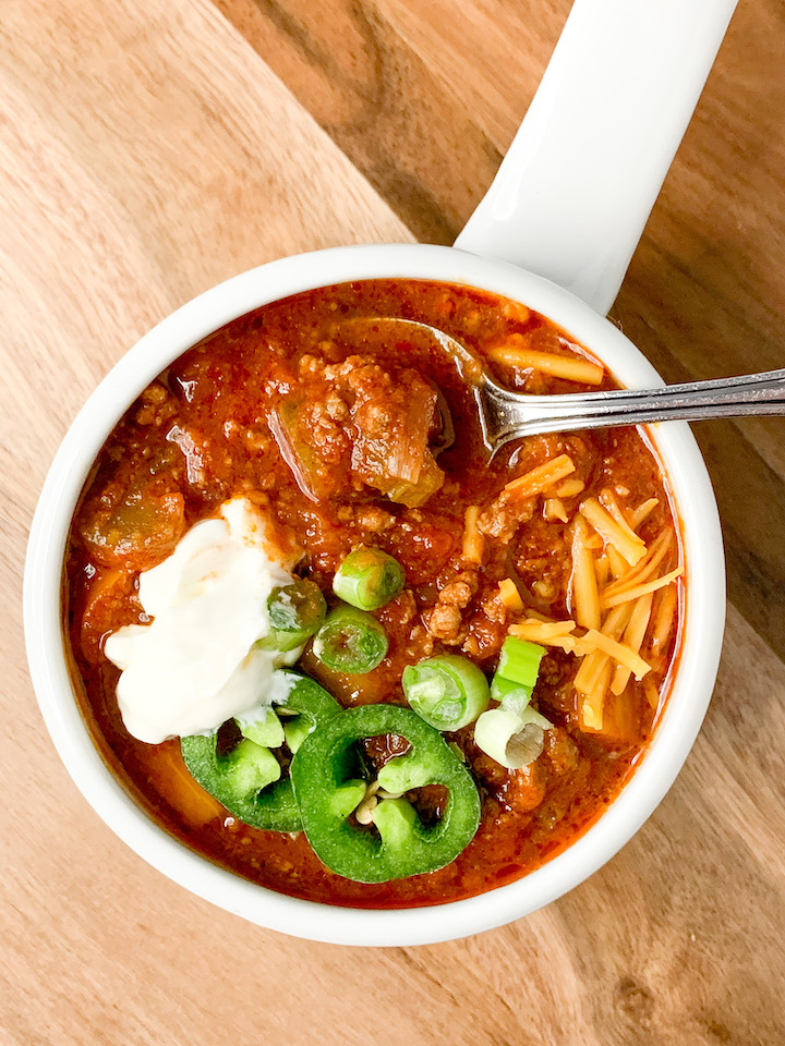 This no bean chili recipe is a gut-friendly take on the cozy comfort meal. This chili is gluten free, dairy free, and paleo. Perfect for game day or a cozy winter night!
