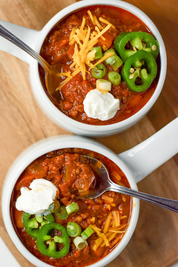 This no bean chili recipe is a gut-friendly take on the cozy comfort meal. This chili is gluten free, dairy free, and paleo. Perfect for game day or a cozy winter night!
