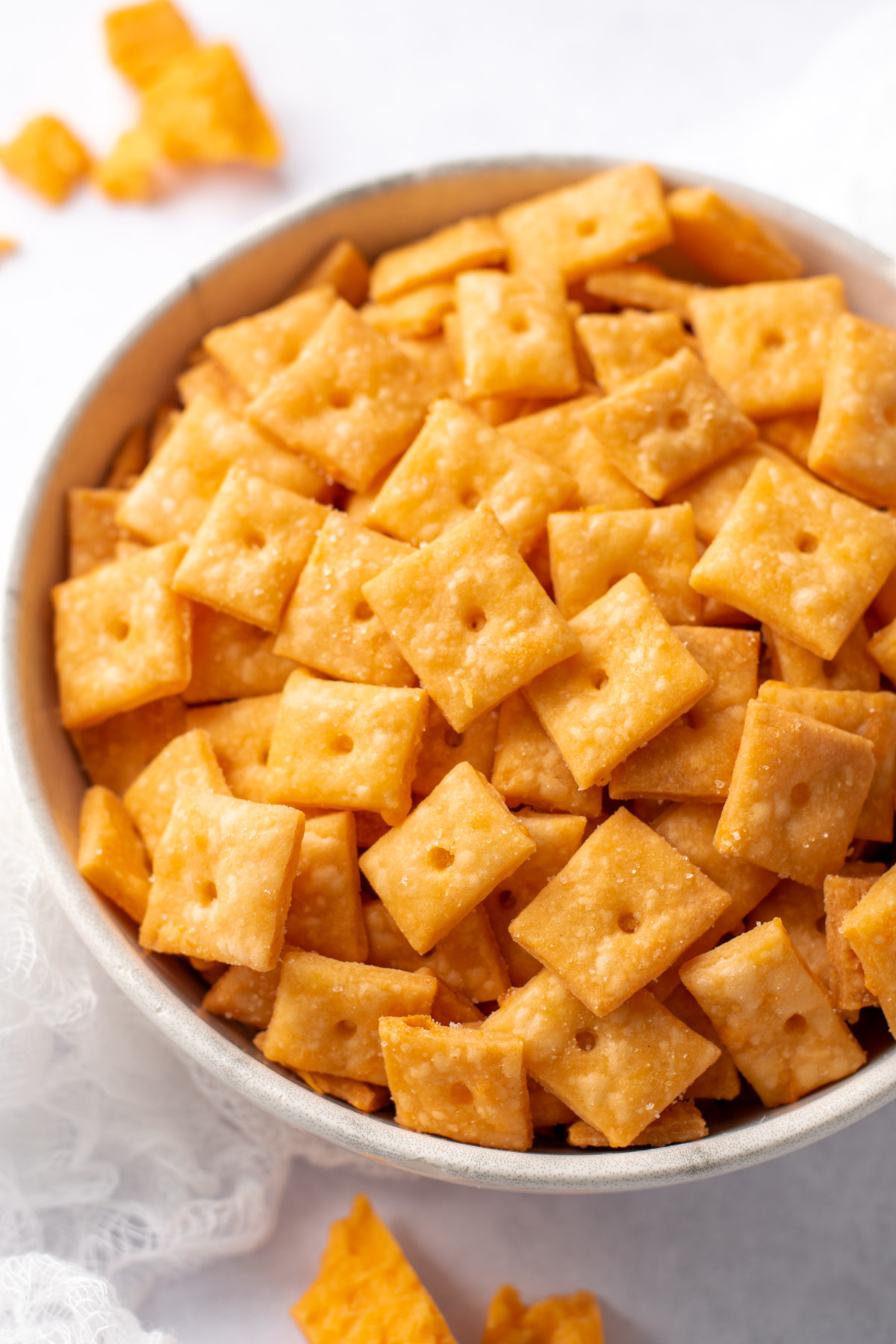 gluten free cheez its in a white bowl